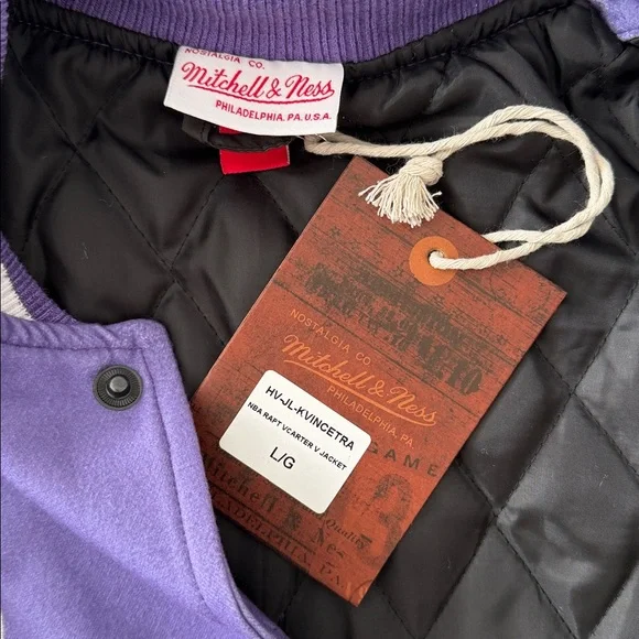 Mitchell & Ness Toronto Raptors Varsity - Picture 10 of 17